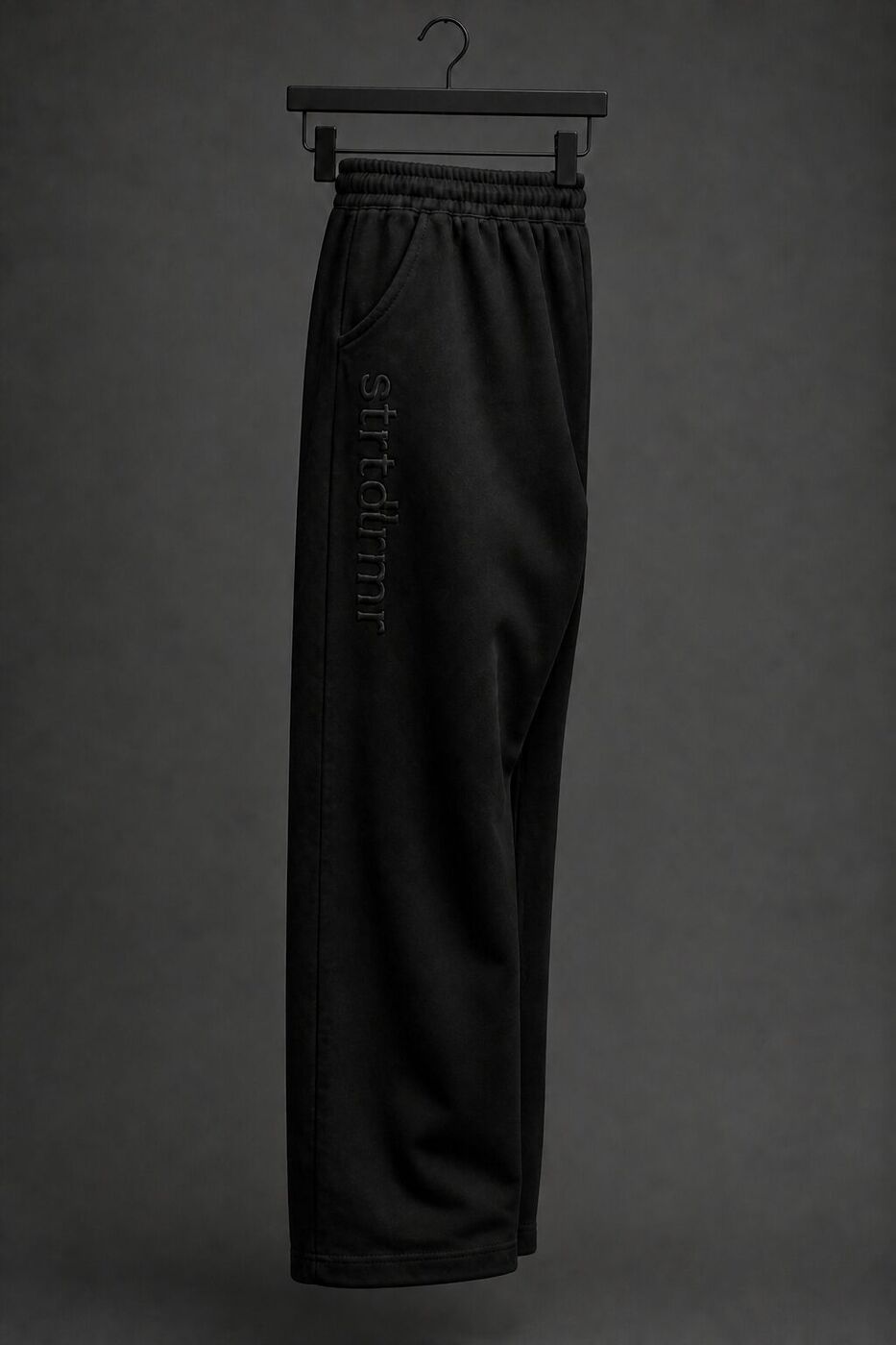 Twill pants with tonal strtdrmr down the leg